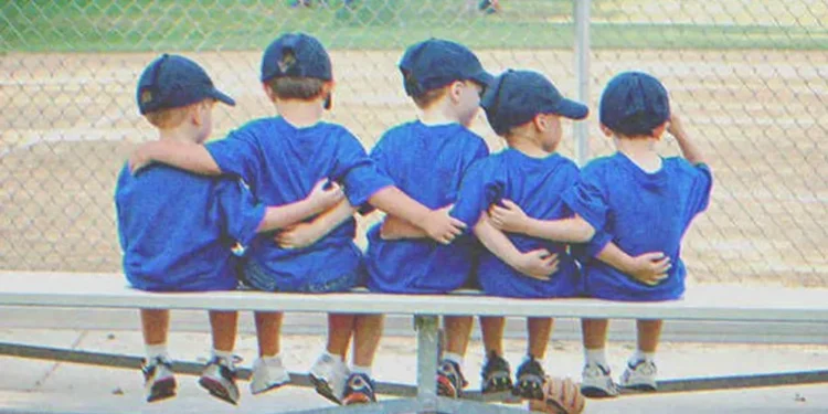 Five kids sitting on a bench | Source: Shutterstock